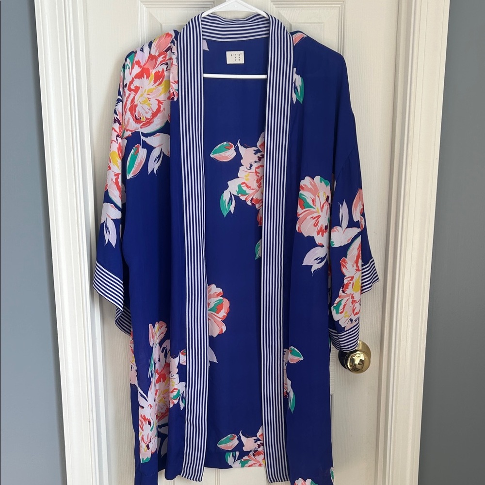 ⚜️ a new day Beautiful Blue Floral Kimono Robe